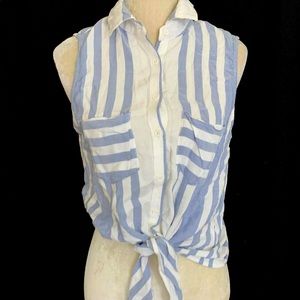 Cupcakes & Cashmere cropped top. Size M